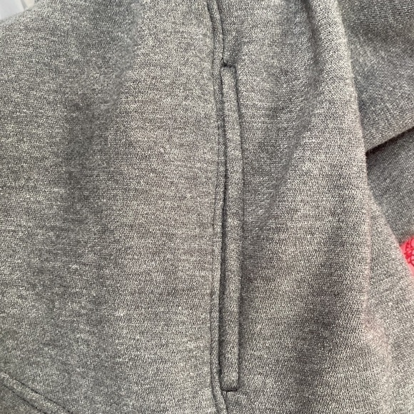Under Armour Cowl Funnel Neck Grey Front Pocket Fleece Sweater Size Small - Picture 12 of 12